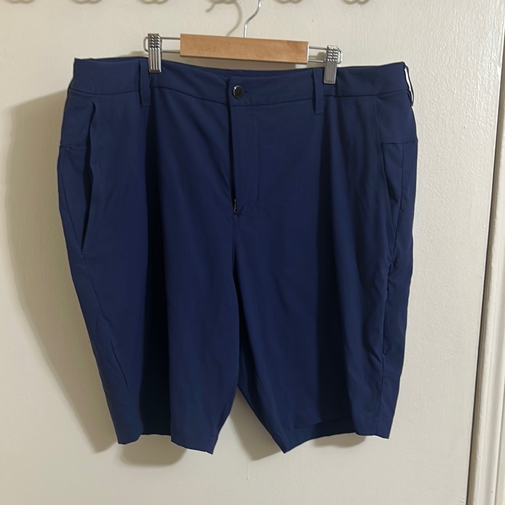 EUC Lululemon‎ Men’s Navy Performance Shorts